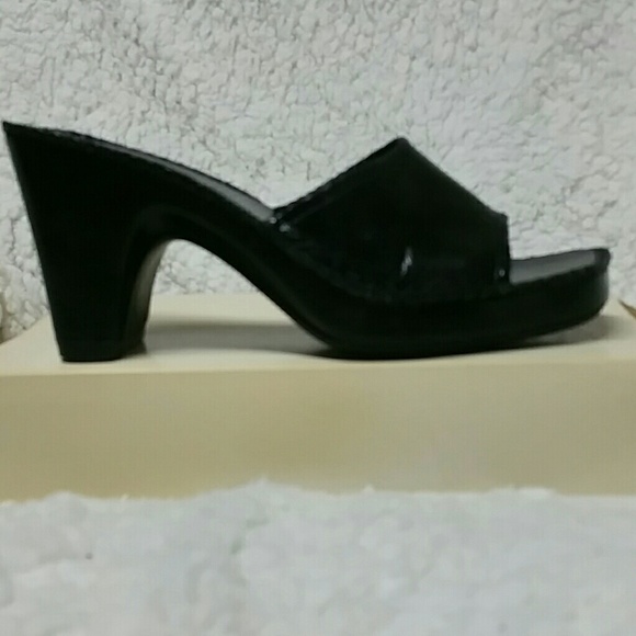 Shoes - Picture 3 of 4